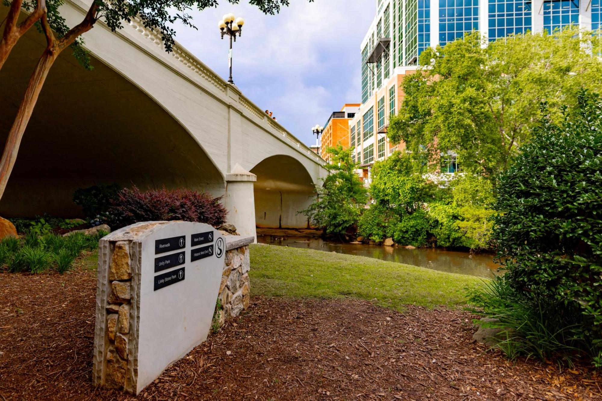 Hilton Greenville Buitenkant foto